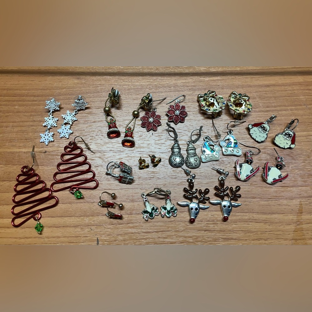 14 Holiday - Source Unknown Earring Sets- Christmas